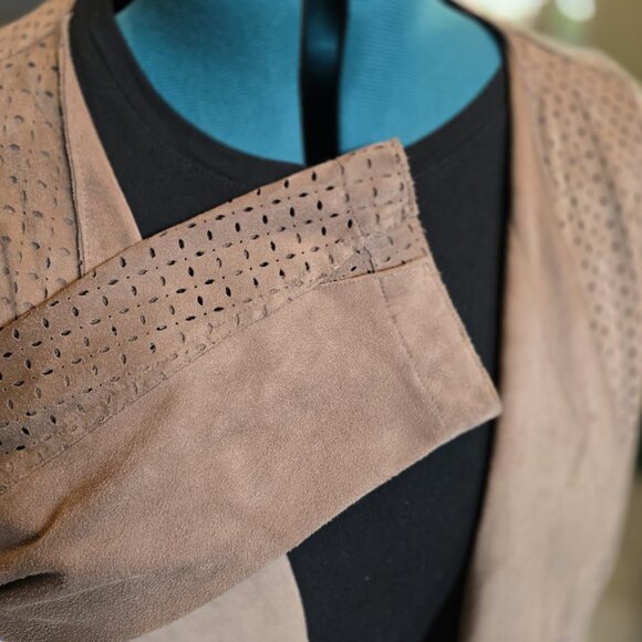 Effortless Elegance: Lysse Suede Jacket - Picture 4 of 6